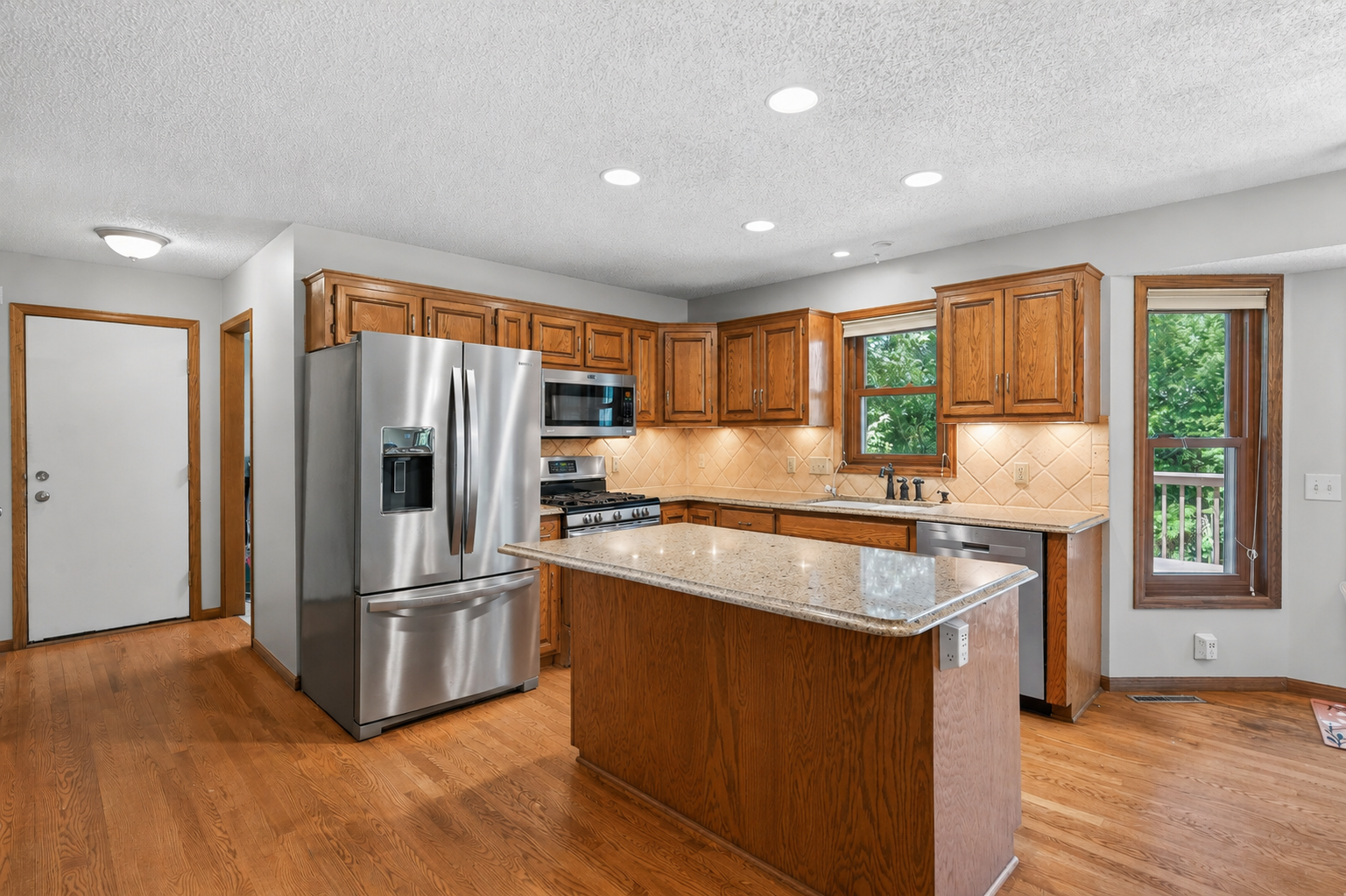2nd image of 17664 Kettering Trl, Lakeville, MN 55044 | MLS# 7120101