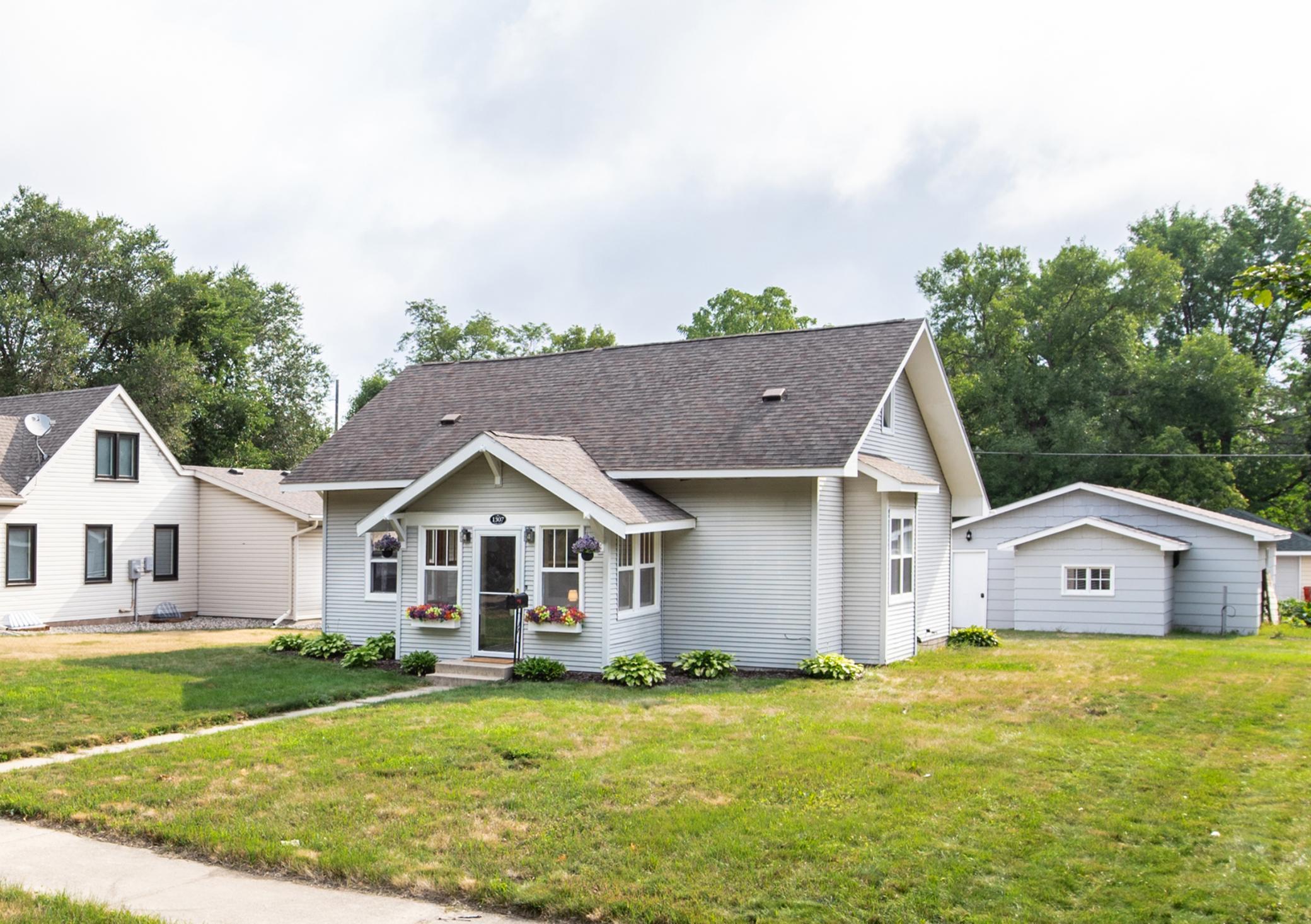 1st image of 1307 Cedar St, Alexandria, MN 56308 | MLS# 7120389