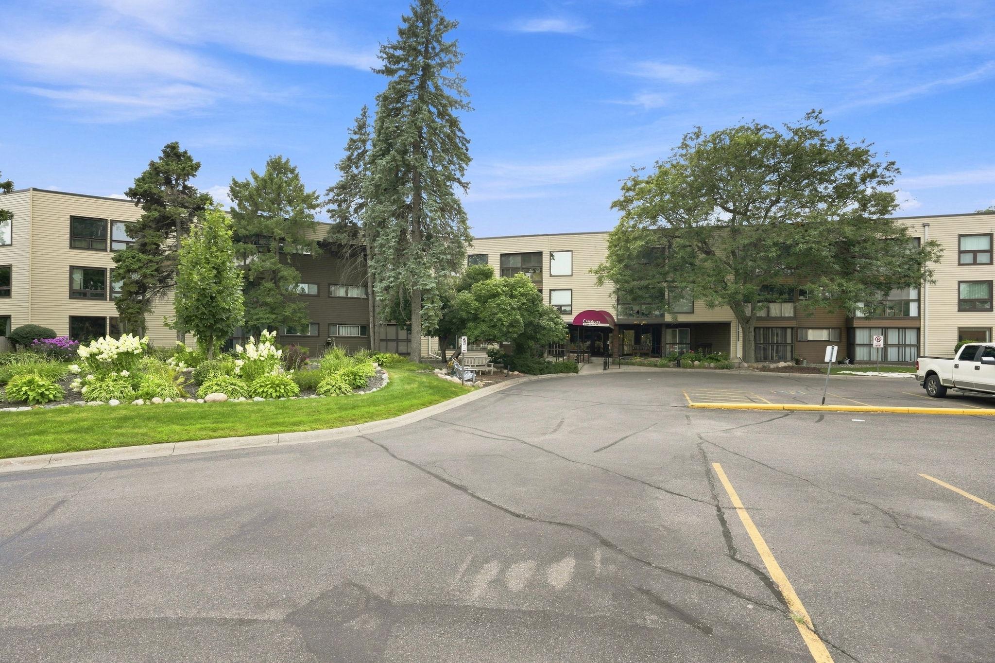 2nd image of 2495 Canabury Dr, Saint Paul, MN 55117