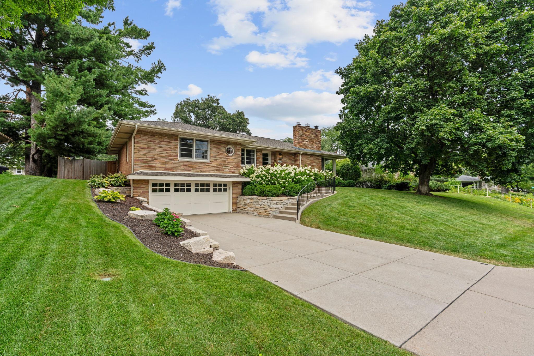 2nd image of 5234 Hollywood Rd, Minneapolis, MN 55436 | MLS# 7120502
