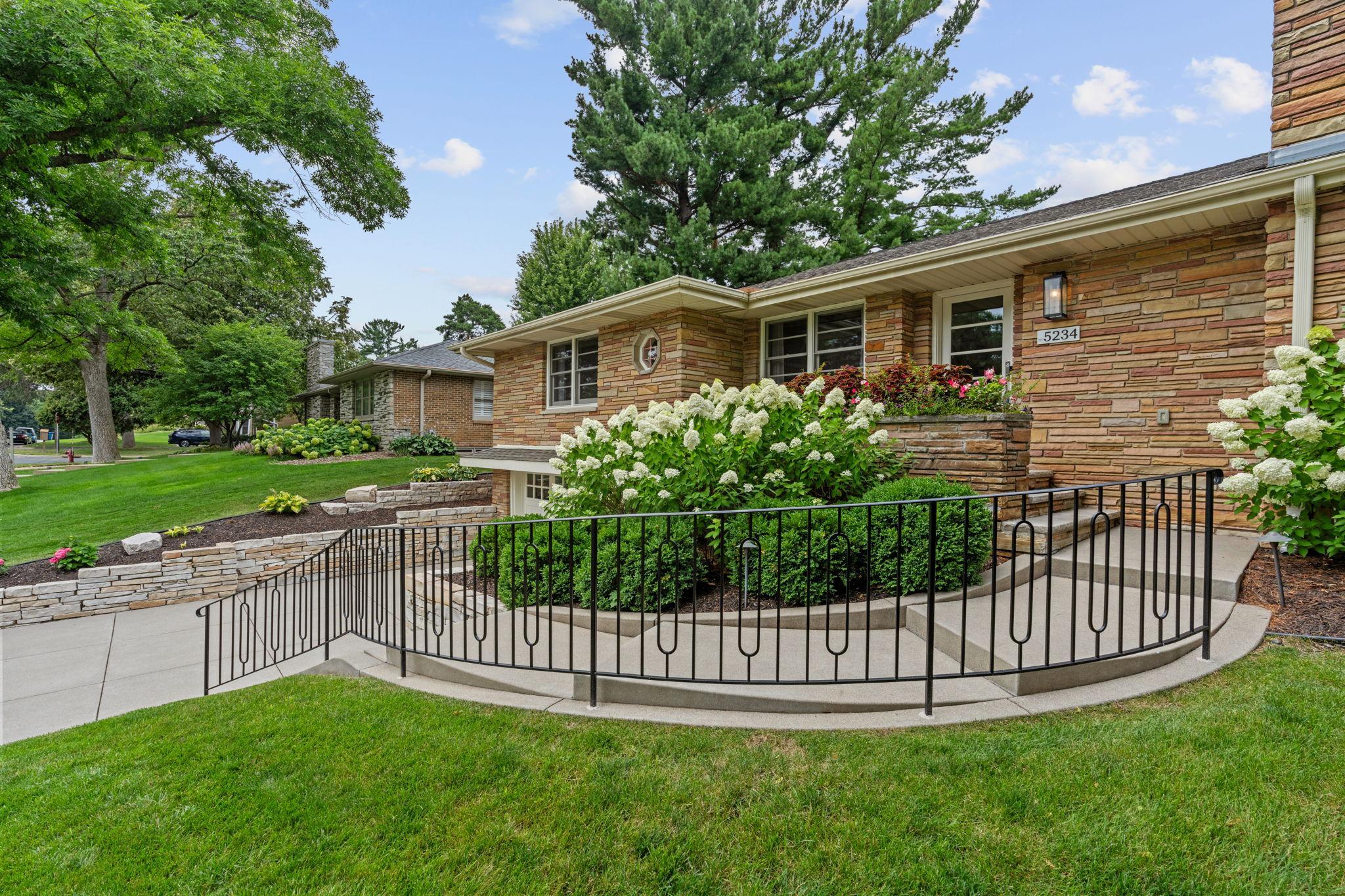 3rd image of 5234 Hollywood Rd, Minneapolis, MN 55436 | MLS# 7120502