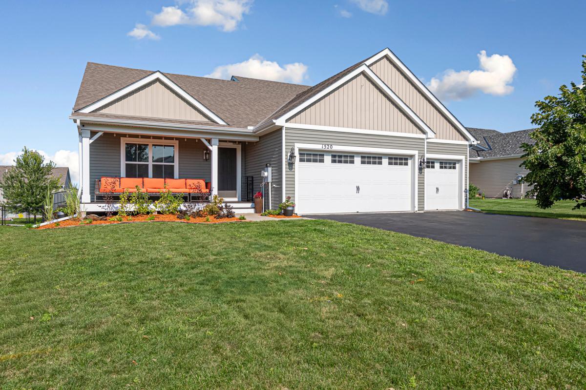 2nd image of 1520 Willow Cir, Shakopee, MN 55379 | MLS# 7120565