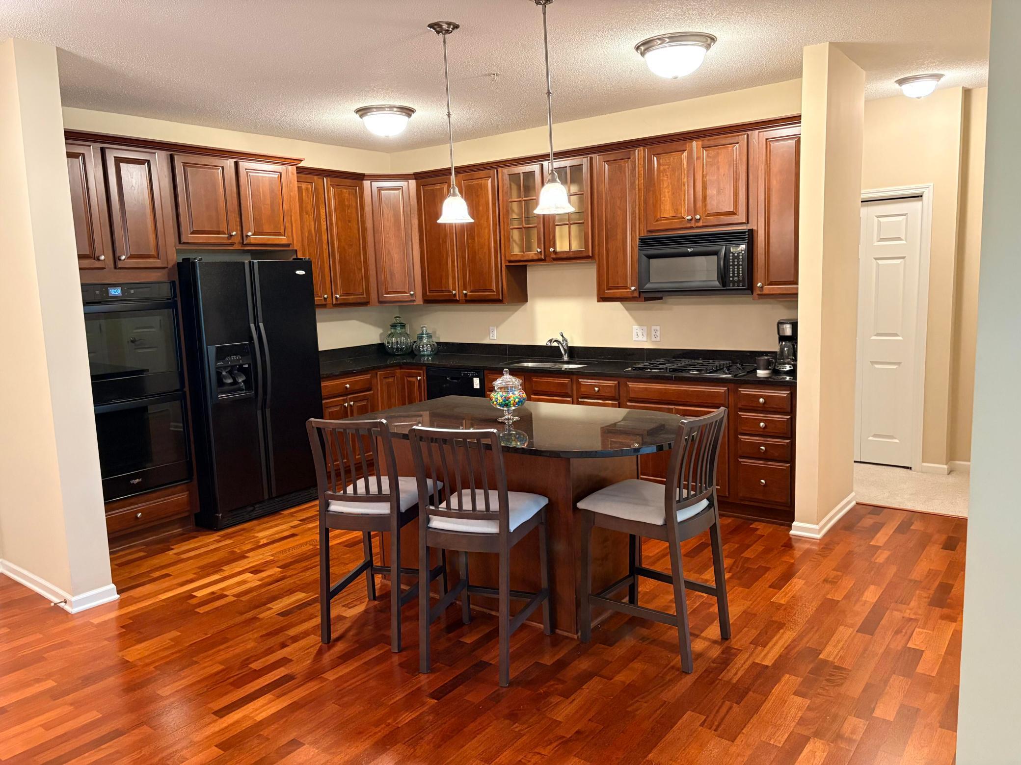 3rd image of 5275 Grandview Sq, Edina, MN 55436