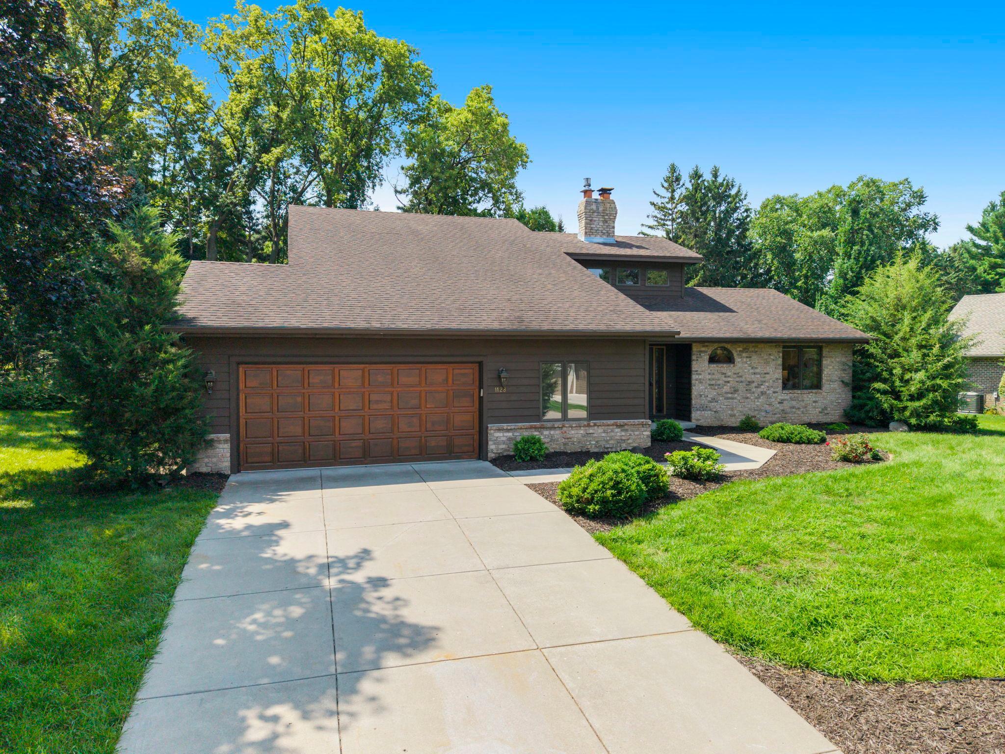 1st image of 1128 Orchard Cir, Saint Paul, MN 55118 | MLS# 7120616