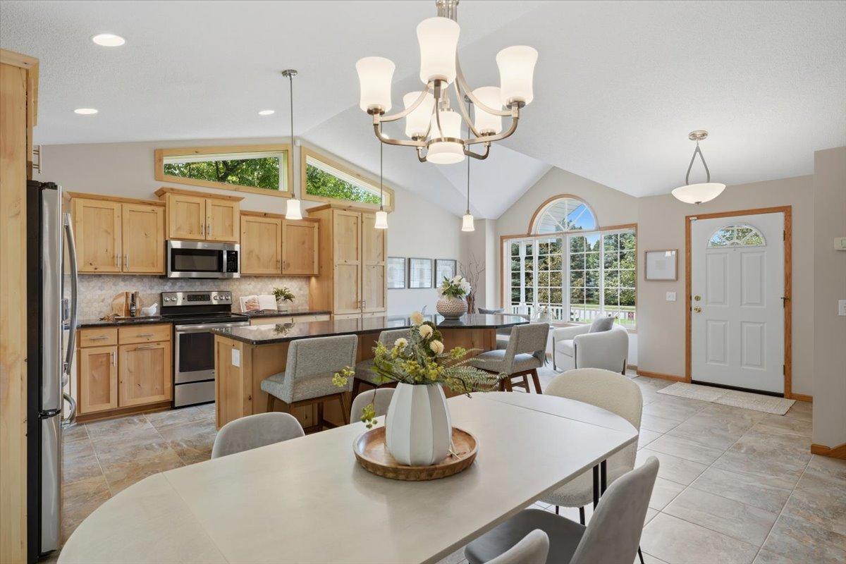 4th image of 1039 Heather Dr, Saint Paul, MN 55129 | MLS# 7120684