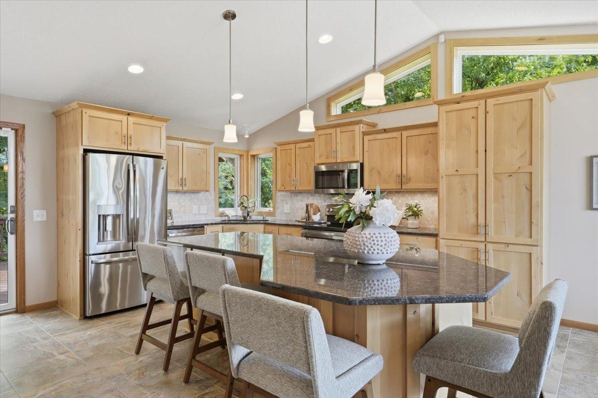3rd image of 1039 Heather Dr, Saint Paul, MN 55129 | MLS# 7120684