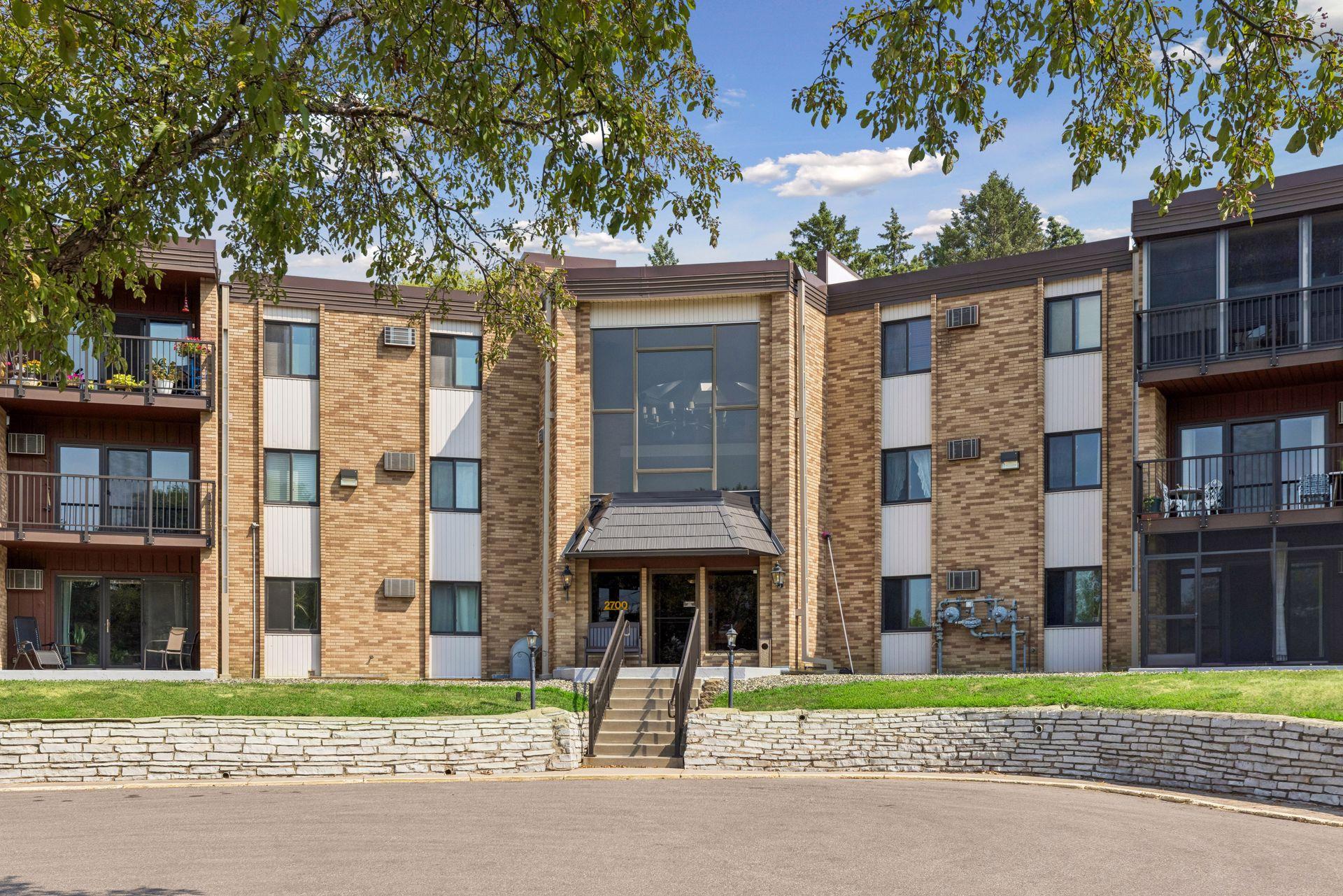 2nd image of 2700 Oxford St N, Saint Paul, MN 55113