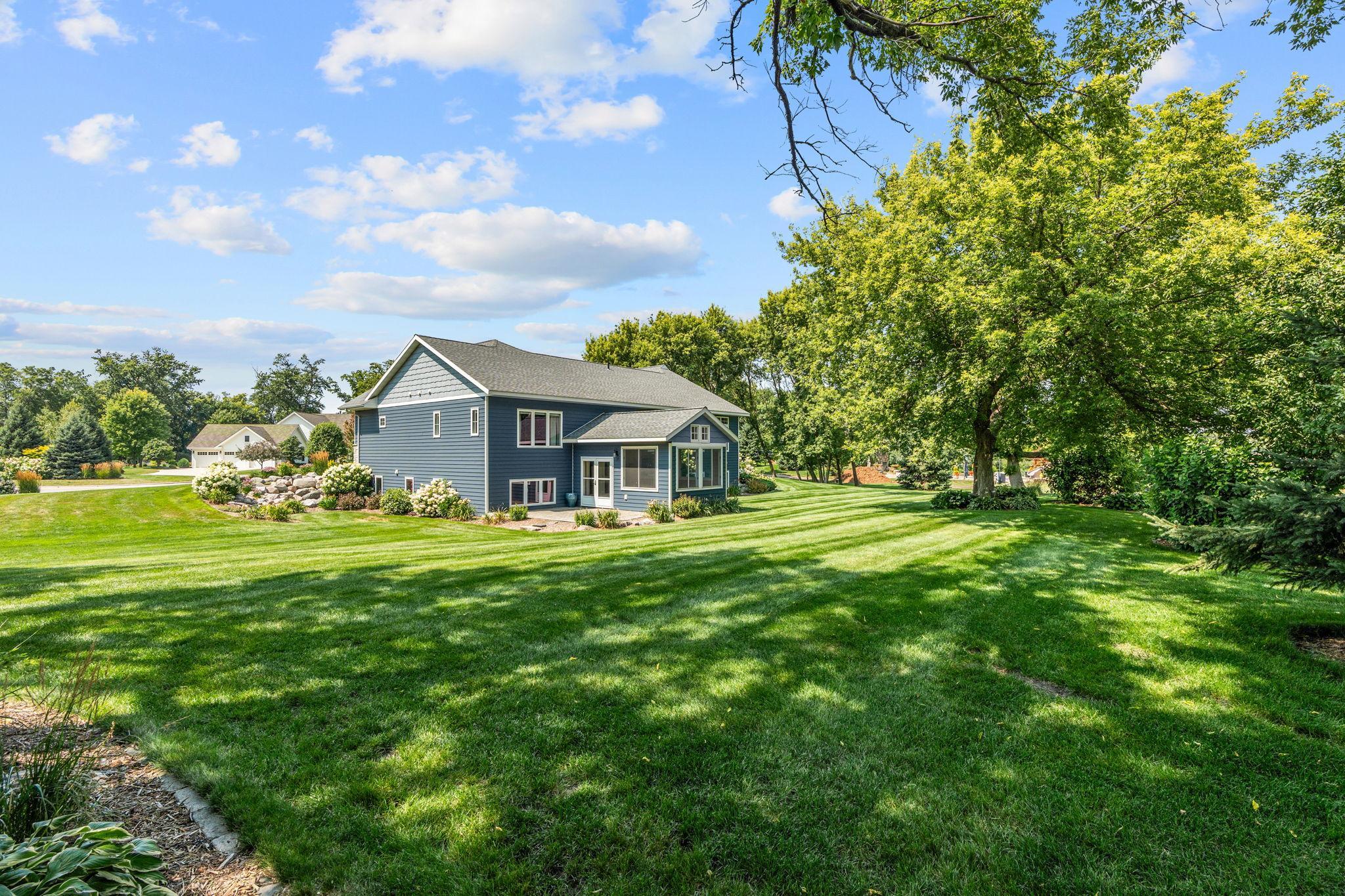 2nd image of 1412 Fairacre Ln Sw, Willmar, MN 56201 | MLS# 7120773