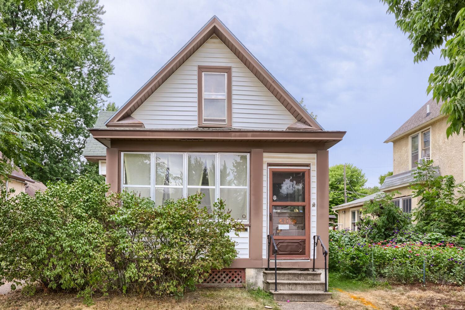 1st image of 409 View St, Saint Paul, MN 55102 | MLS# 7120801