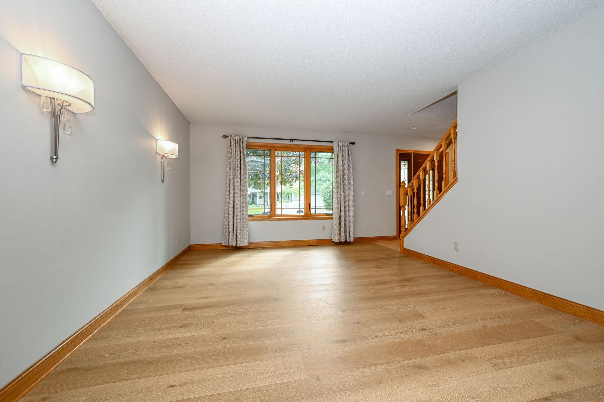 4th image of 8400 W Lake Dr, Chanhassen, MN 55317 | MLS# 7120819