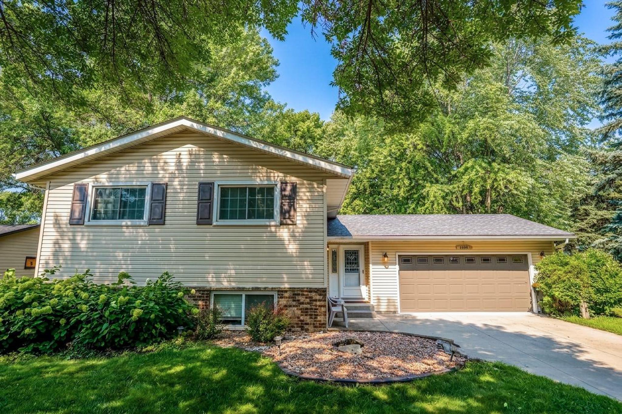 1st image of 1400 17th St Sw, Willmar, MN 56201 | MLS# 7120908