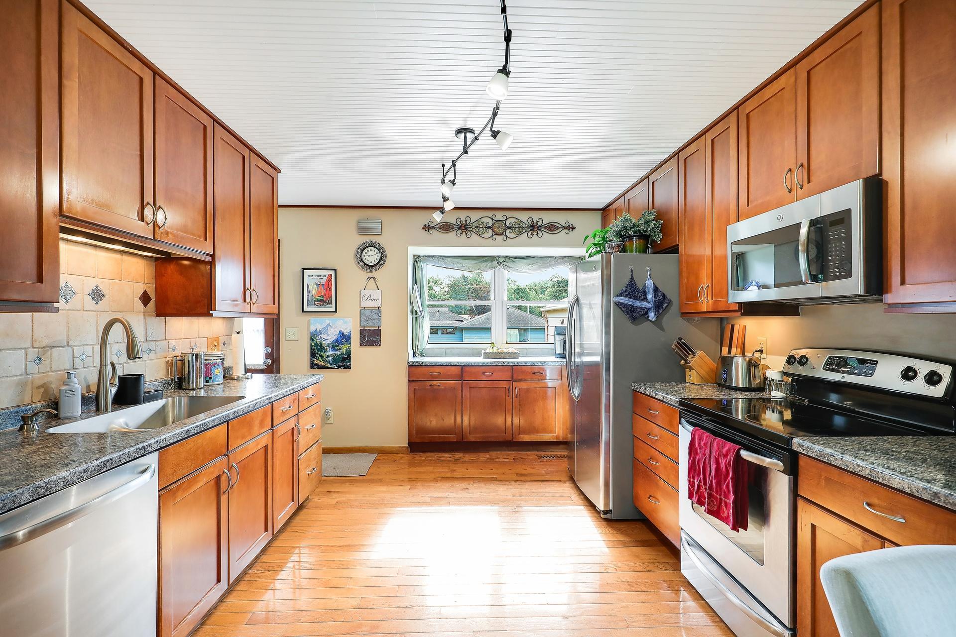 1st image of 10519 Thomas Ave S, Minneapolis, MN 55431 | MLS# 7121002