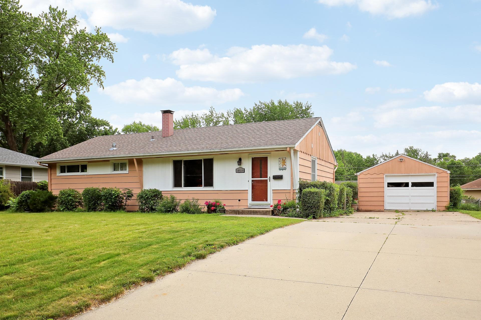 2nd image of 10519 Thomas Ave S, Minneapolis, MN 55431 | MLS# 7121002