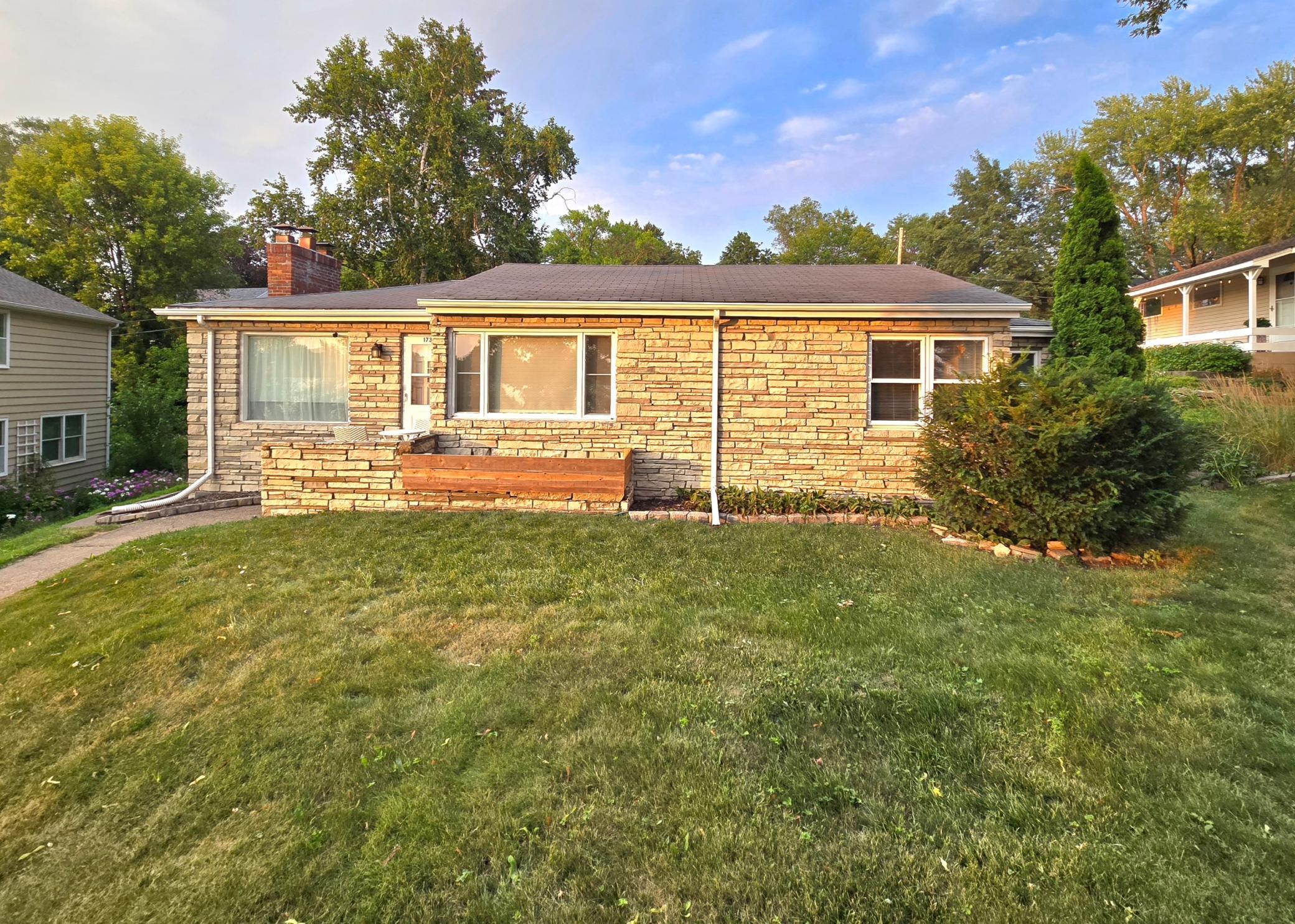 2nd image of 1736 E Shore Dr, Saint Paul, MN 55109 | MLS# 7121092