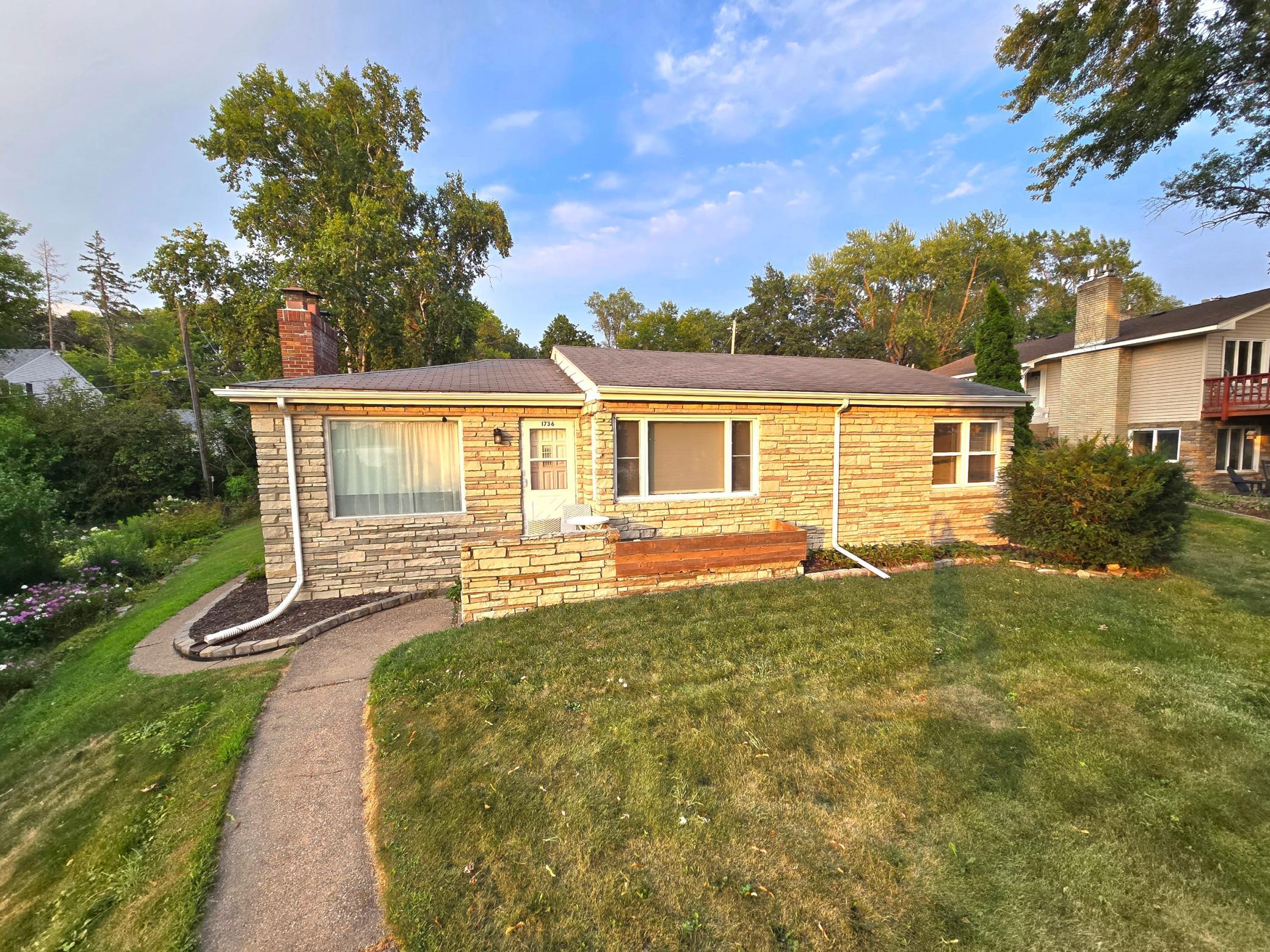 1st image of 1736 E Shore Dr, Saint Paul, MN 55109 | MLS# 7121092