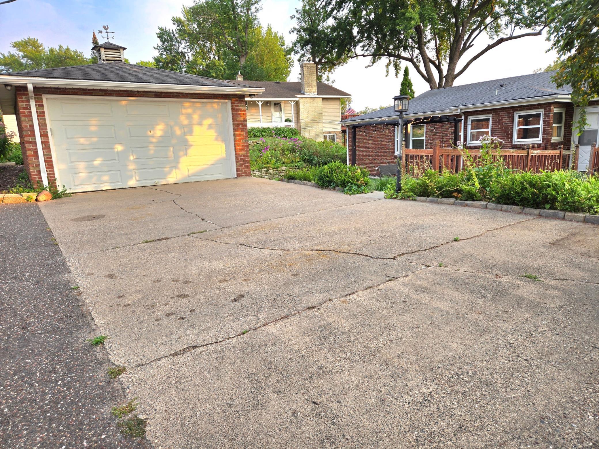 37th image of 1736 E Shore Dr, Saint Paul, MN 55109 | MLS# 7121092