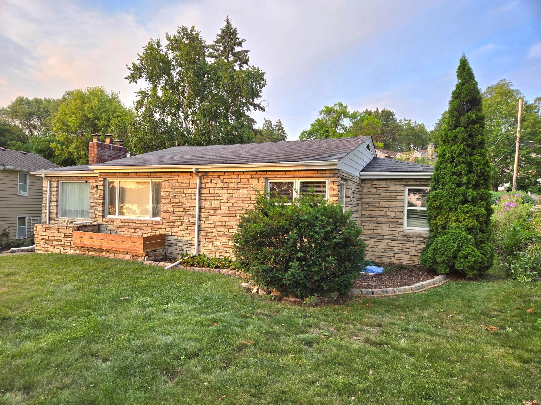 3rd image of 1736 E Shore Dr, Saint Paul, MN 55109 | MLS# 7121092