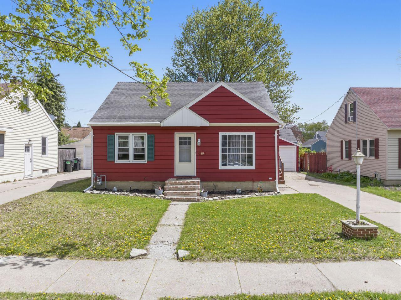 2nd image of 812 14th Ave Ne, Rochester, MN 55906 | MLS# 7121145
