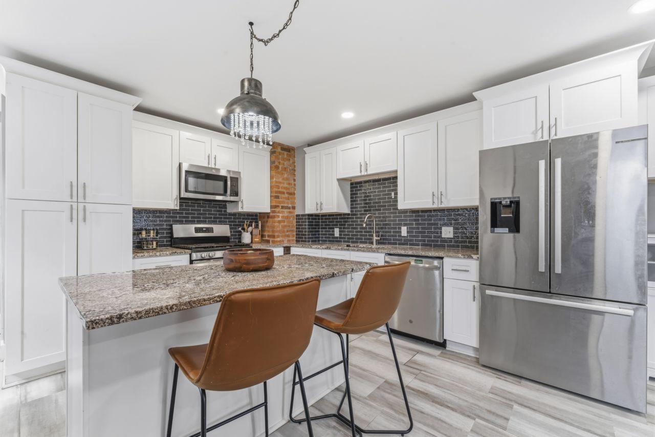 1st image of 812 14th Ave Ne, Rochester, MN 55906 | MLS# 7121145