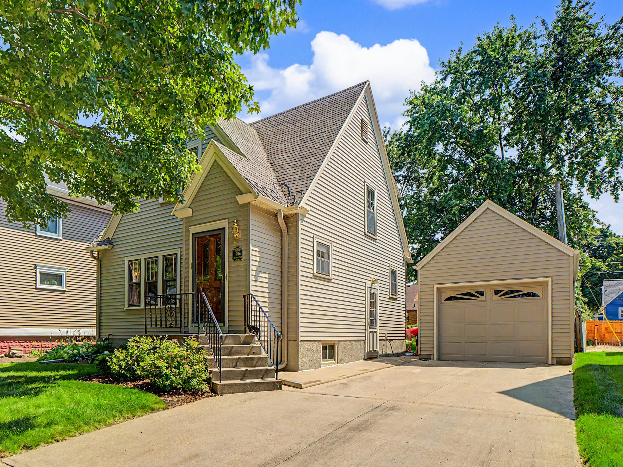 2nd image of 1206 1st St Nw, Rochester, MN 55901 | MLS# 7121147