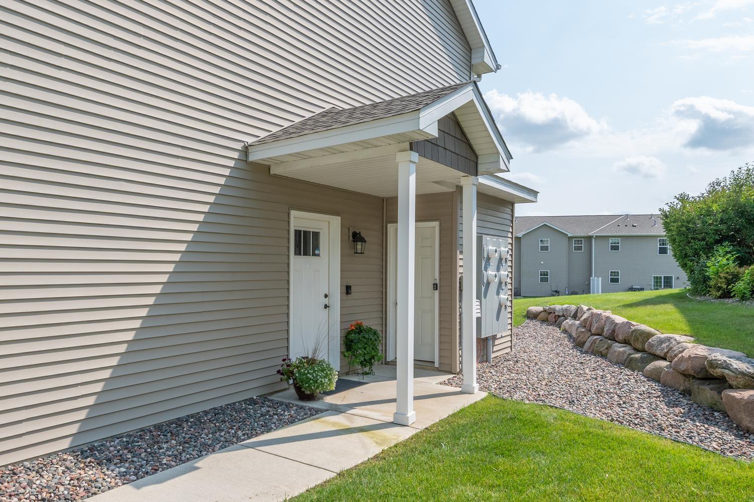 2nd image of 573 Ravencroft Rd, Waconia, MN 55387 | MLS# 7121162