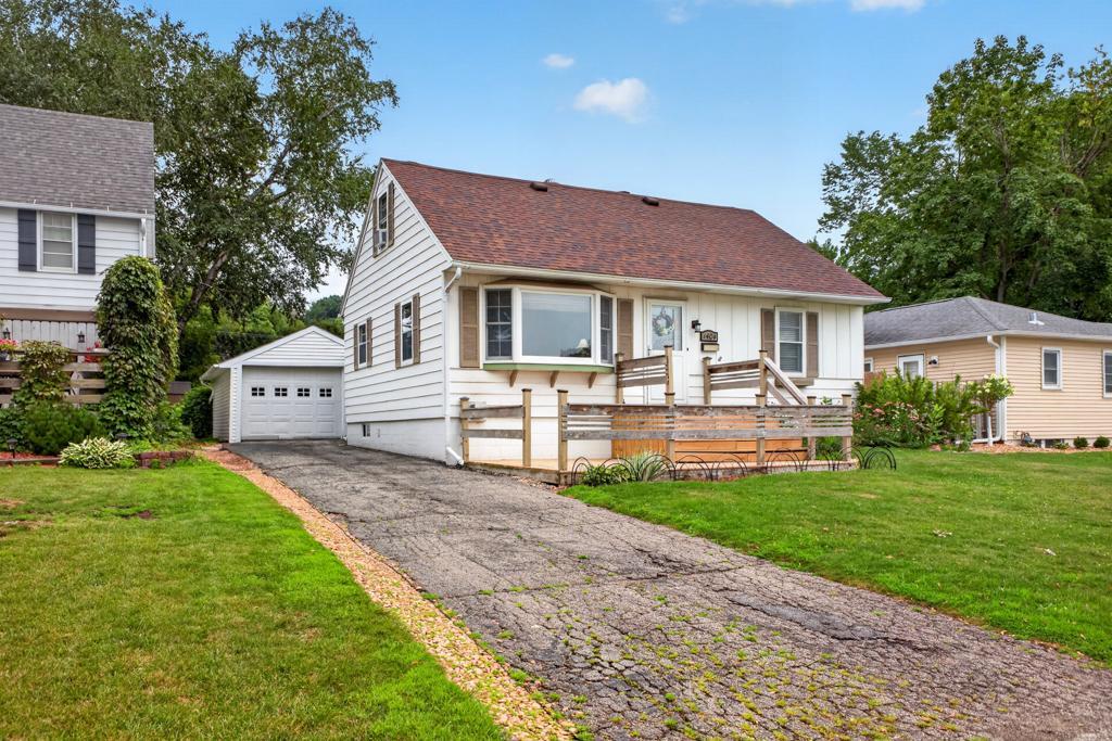 2nd image of 1404 12th Ave Ne, Rochester, MN 55906 | MLS# 7121317
