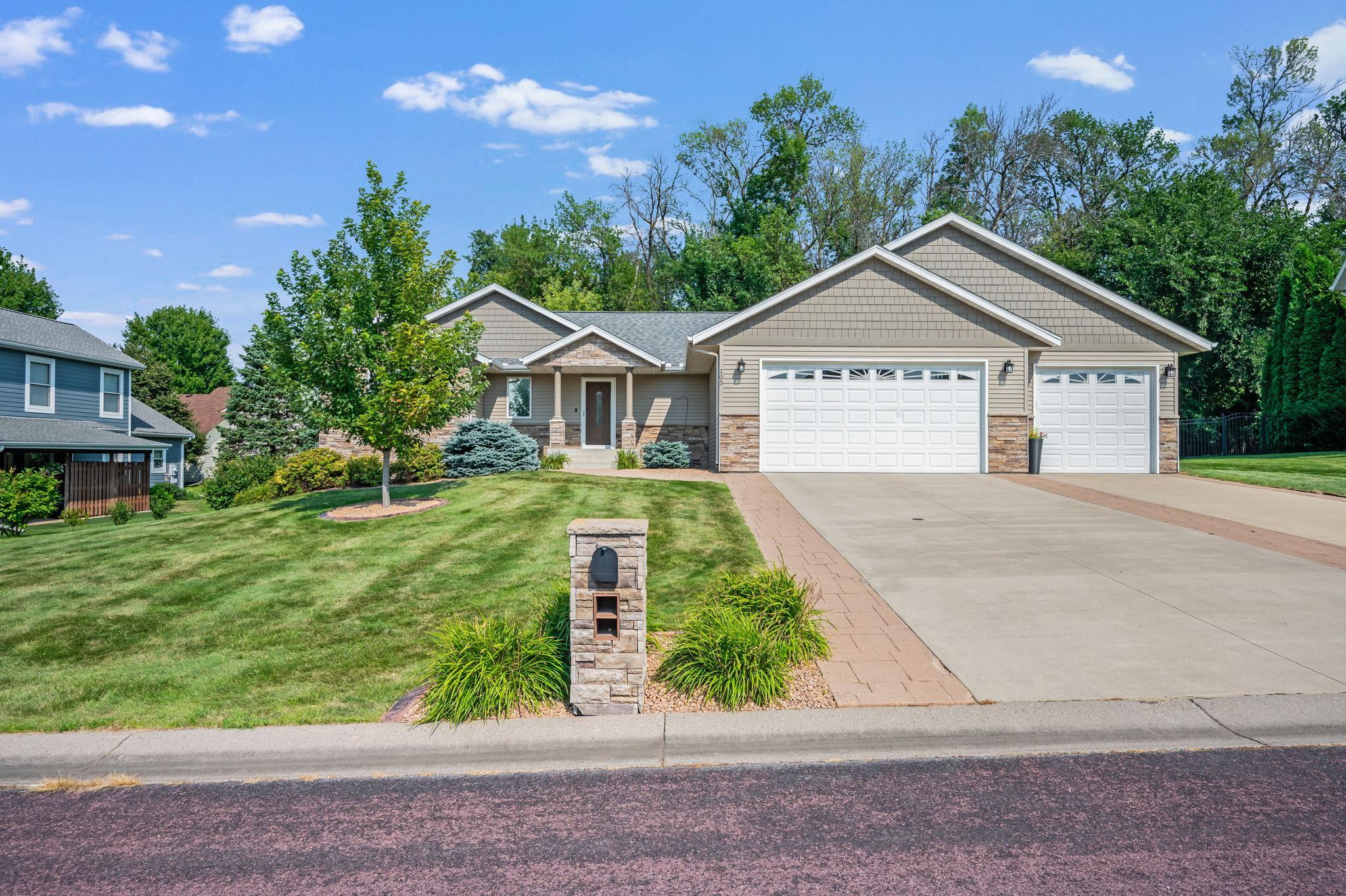 1st image of 105 Hidden Oaks Cir, Mankato, MN 56001 | MLS# 7121400
