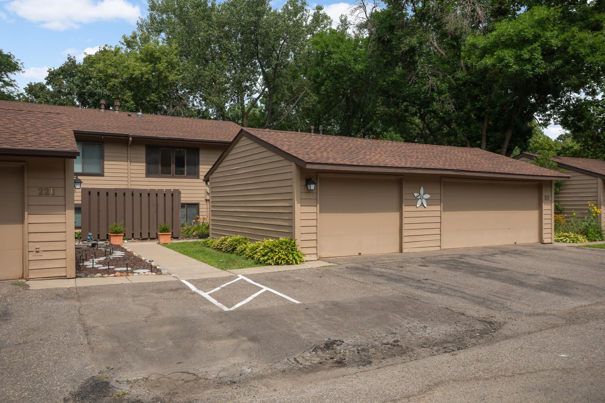 2nd image of 219 W Eagle Lake Dr, Maple Grove, MN 55369 | MLS# 7121407