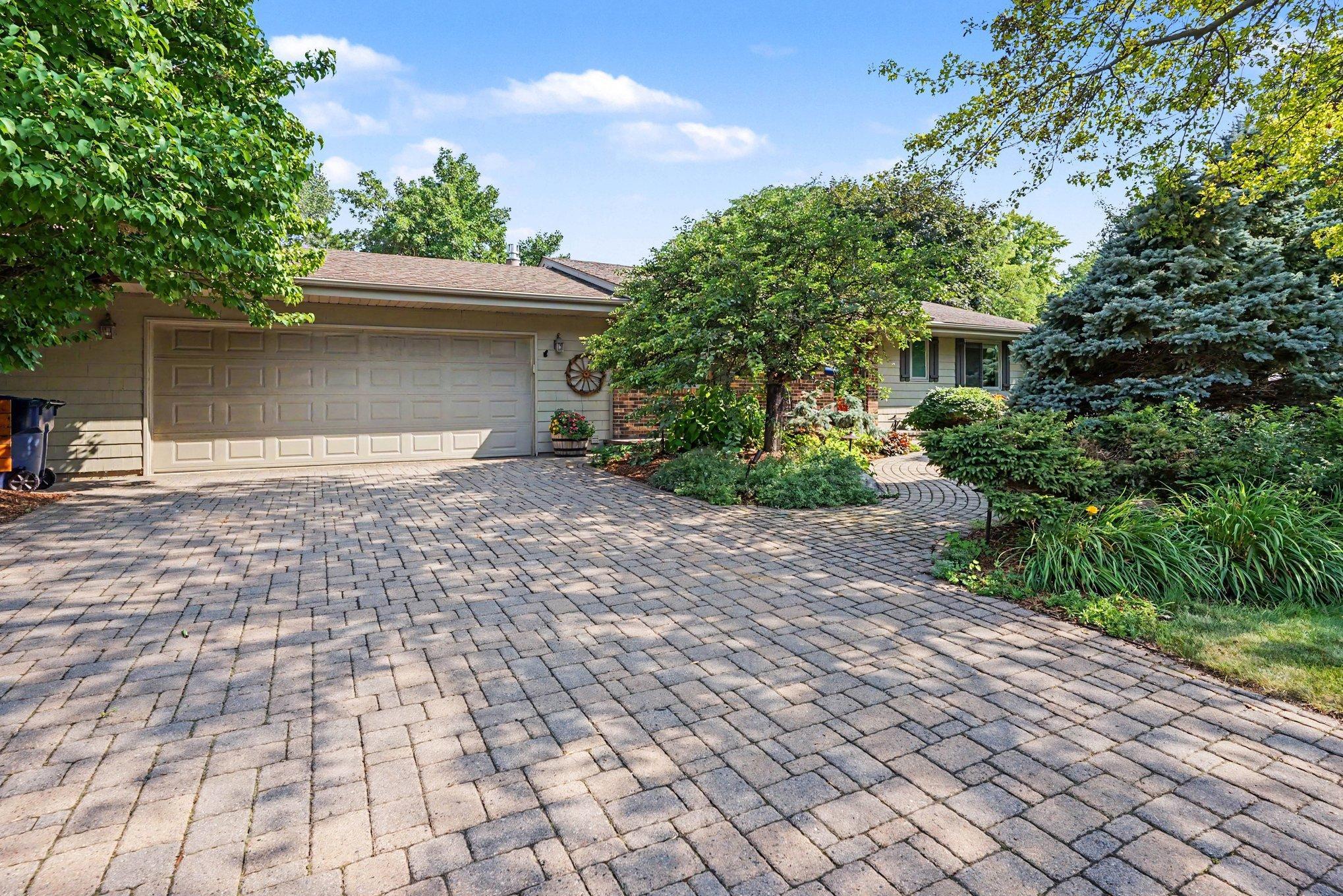 Photo 2 of Single family home for sale at 11501 Keating Ave, Burnsville, MN 55337 | MLS# 7121509 | Listing updated on 2026-09-05