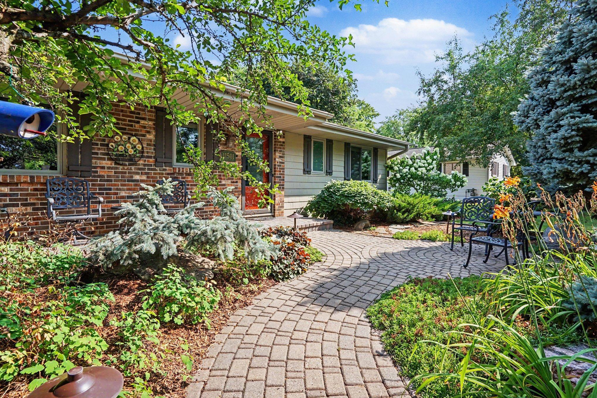 Photo 3 of Single family home for sale at 11501 Keating Ave, Burnsville, MN 55337 | MLS# 7121509 | Listing updated on 2026-09-05