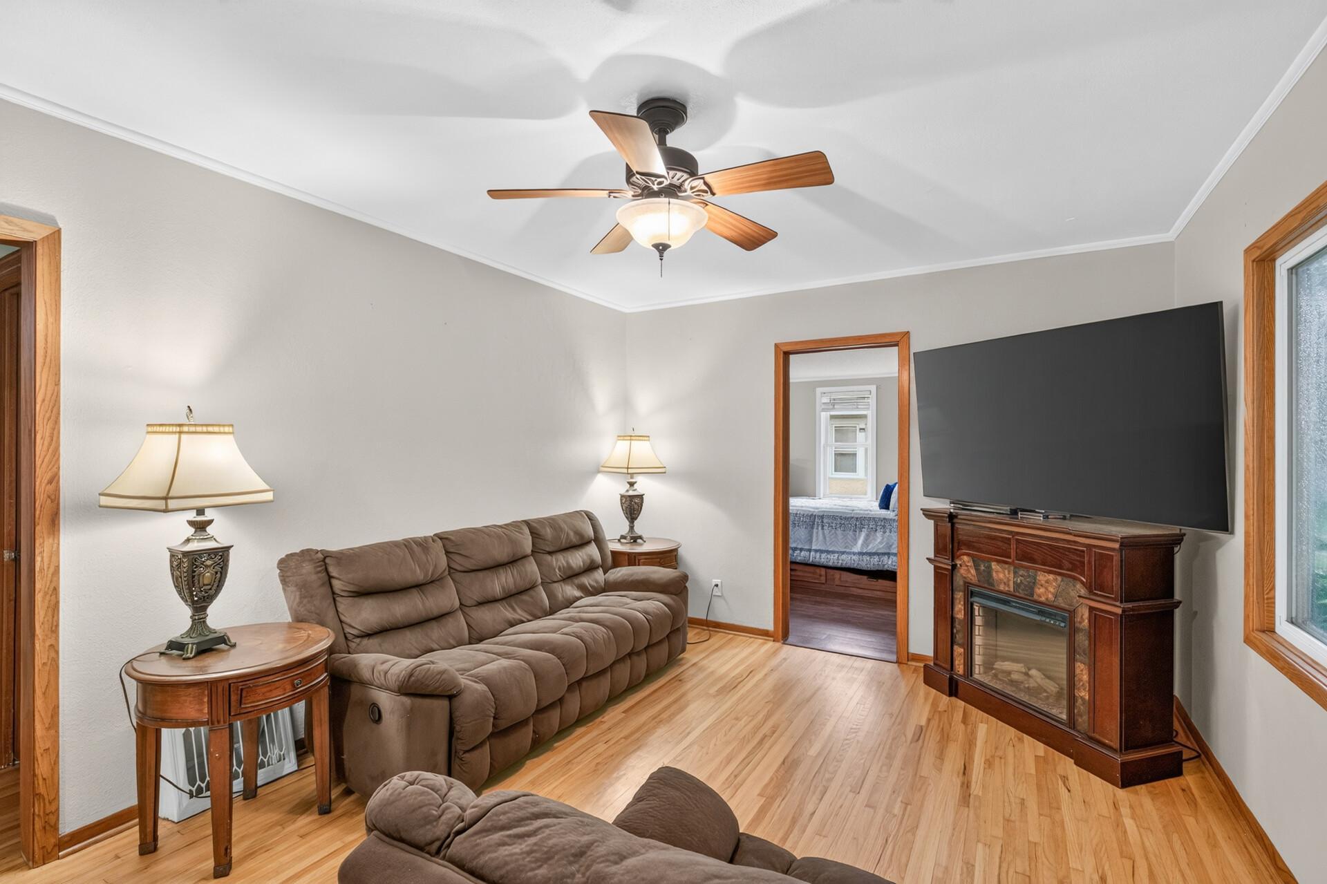 2nd image of 413 3rd Ave E, Shakopee, MN 55379 | MLS# 7121546