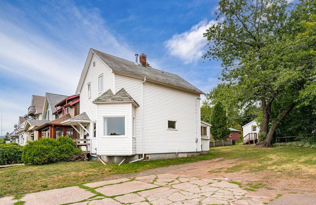 2nd image of 1027 E 9th St, Duluth, MN 55805 | MLS# 7121591