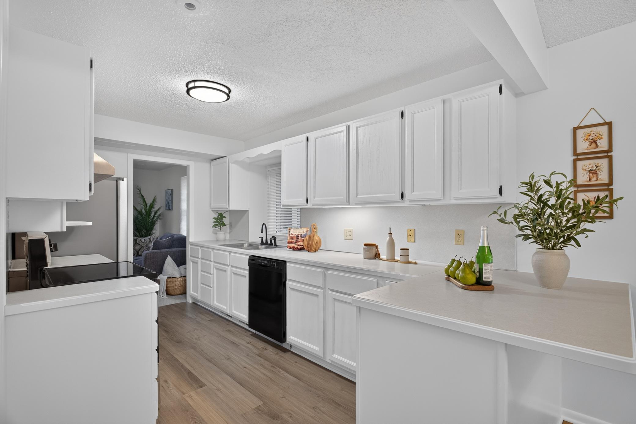 3rd image of 1232 Skillman Ave W, Saint Paul, MN 55113 | MLS# 7121616