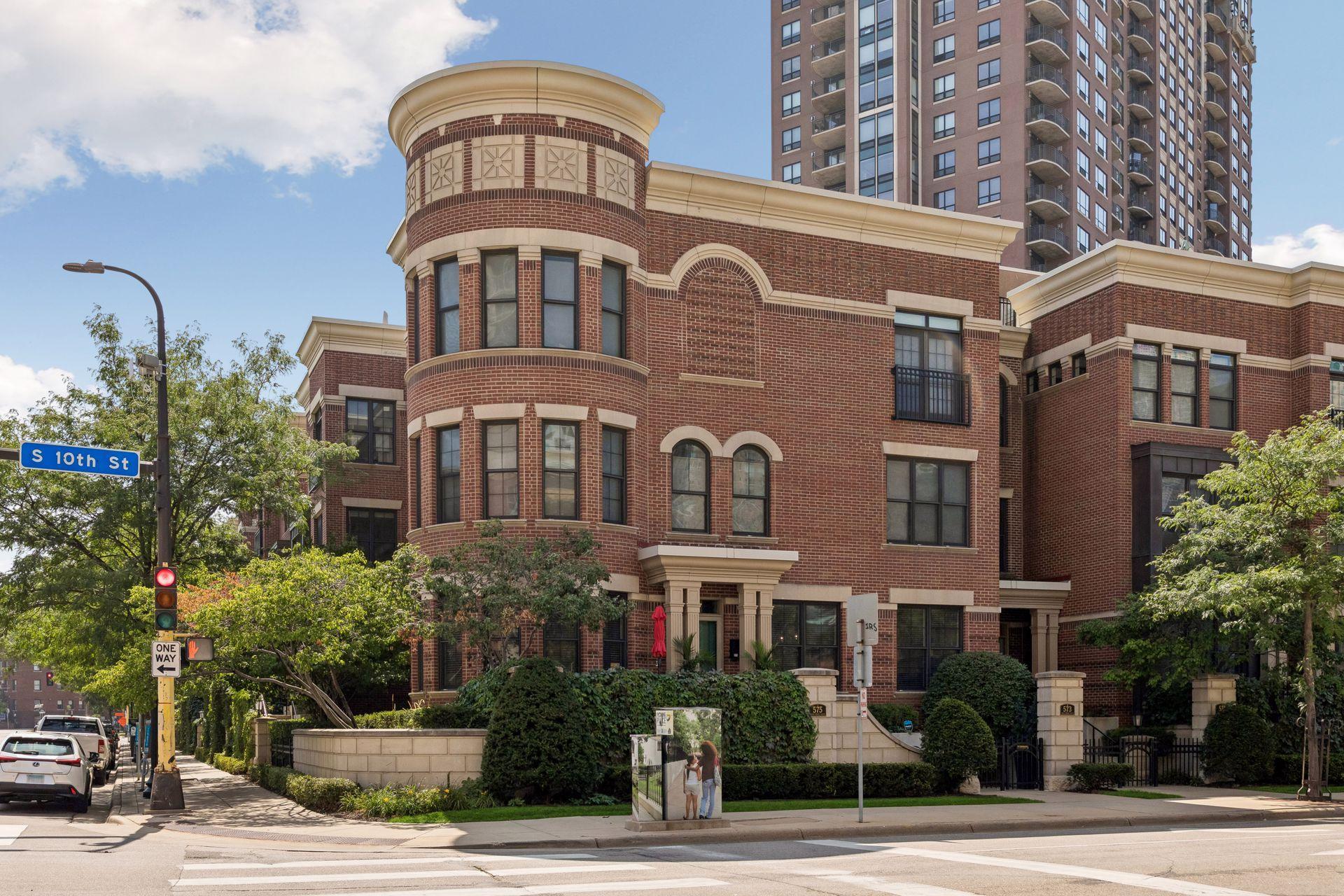 1st image of 575 S 10th St, Minneapolis, MN 55404 | MLS# 7121971