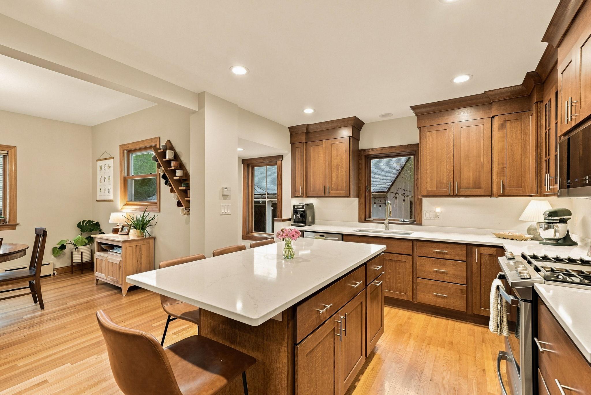 2nd image of 718 Manomin Ave, Saint Paul, MN 55107 | MLS# 7122004