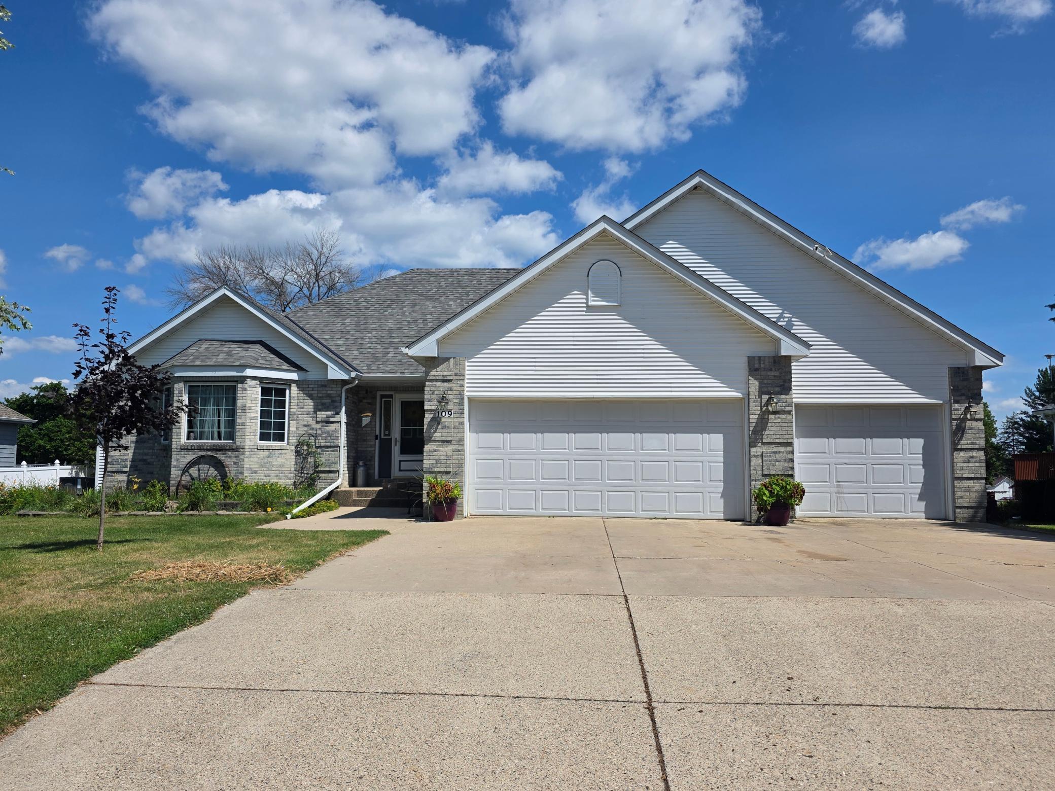 1st image of 109 Anglewood Dr, Kenyon, MN 55946 | MLS# 7122041