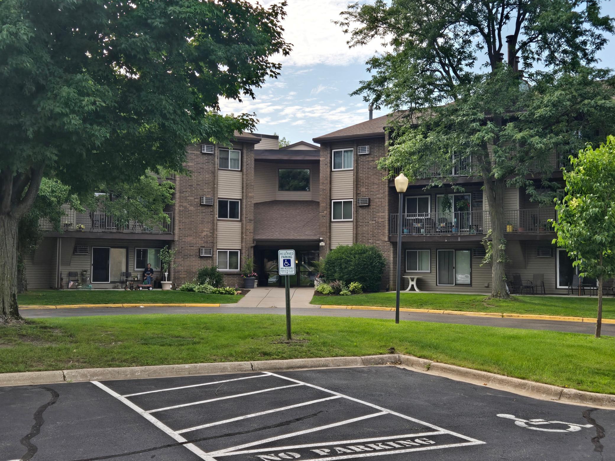 2nd image of 3425 Golfview Dr #115, Saint Paul, MN 55123 | MLS# 7122054