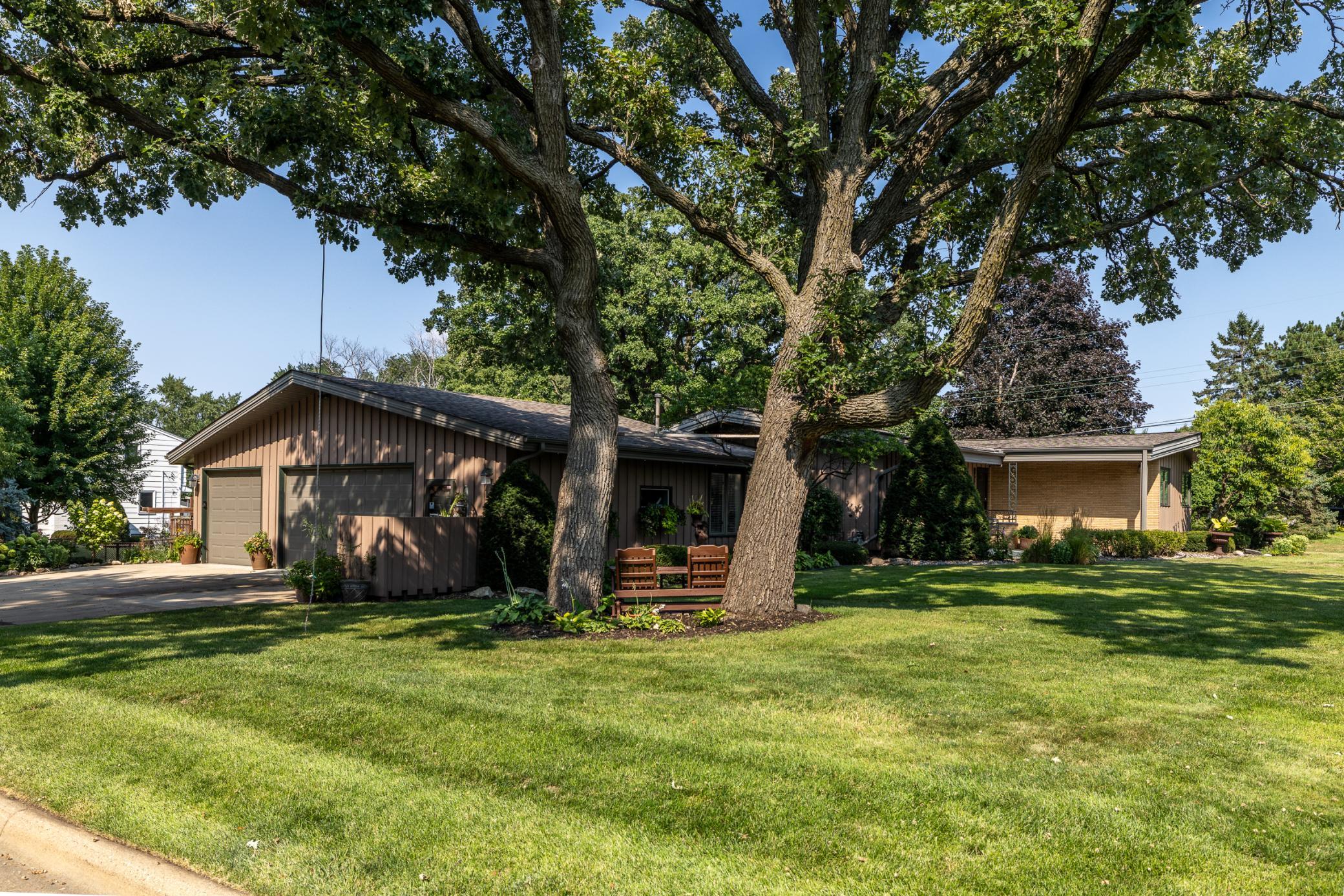 2nd image of 1000 Mound Spring Ter, Minneapolis, MN 55420 | MLS# 7122083