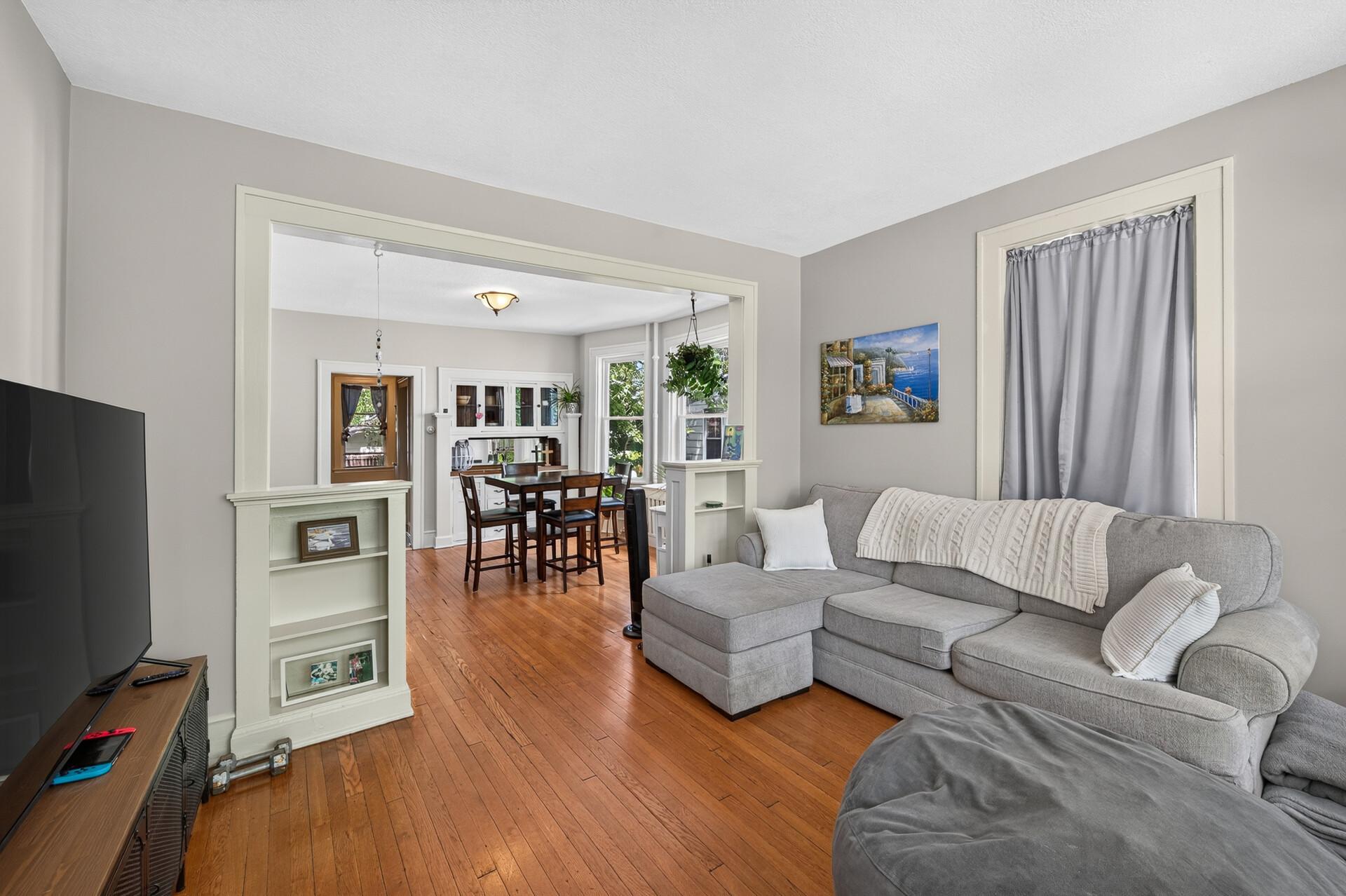 4th image of 757 Laurel Ave, Saint Paul, MN 55104 | MLS# 7122098