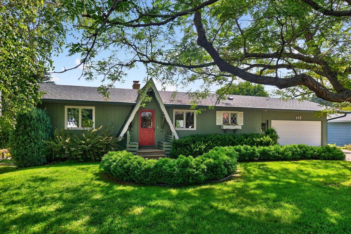 1st image of 103 Lakeside Dr, Stillwater, MN 55082 | MLS# 7122254