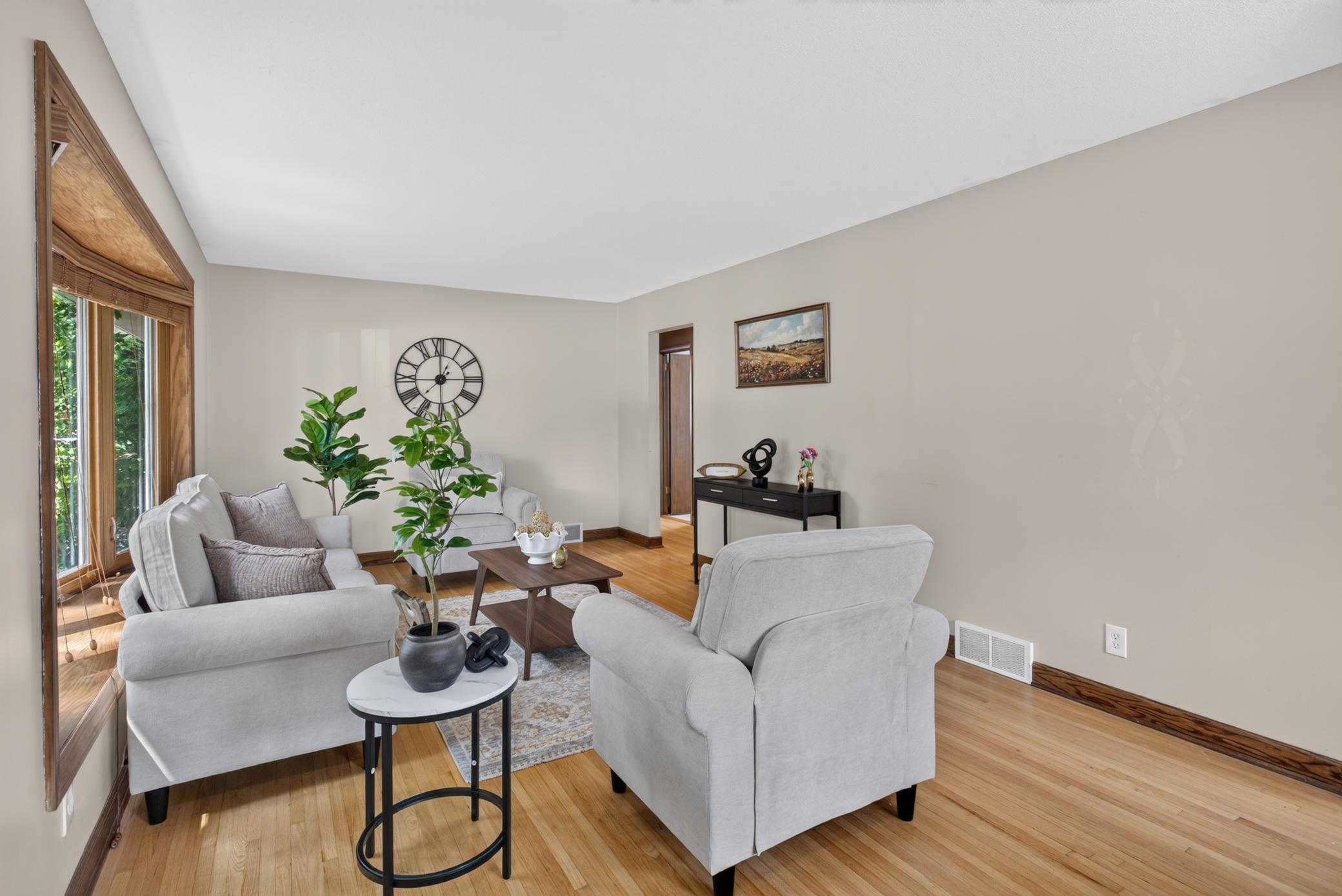 2nd image of 1212 Sugar Ln, Chaska, MN 55318 | MLS# 7122277