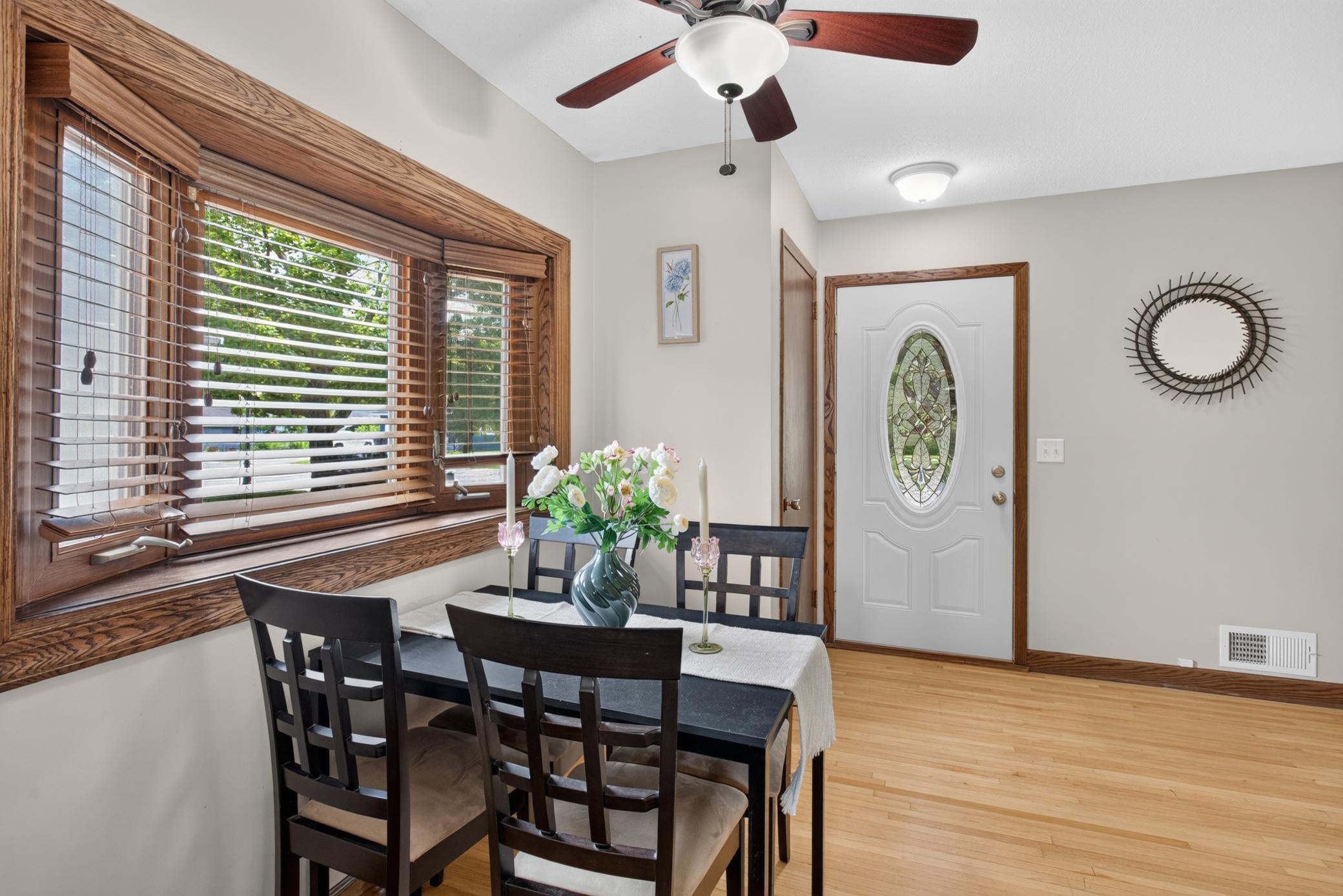 4th image of 1212 Sugar Ln, Chaska, MN 55318 | MLS# 7122277