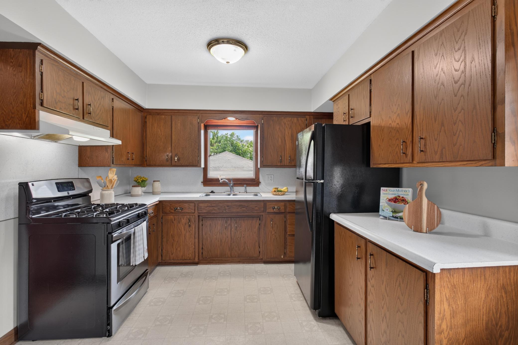 3rd image of 1212 Sugar Ln, Chaska, MN 55318 | MLS# 7122277