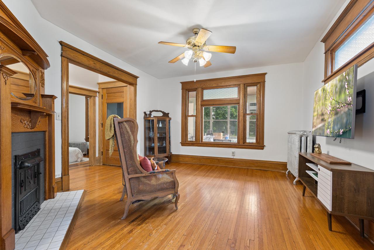3rd image of 1122 Marshall Ave, Saint Paul, MN 55104 | MLS# 7122278