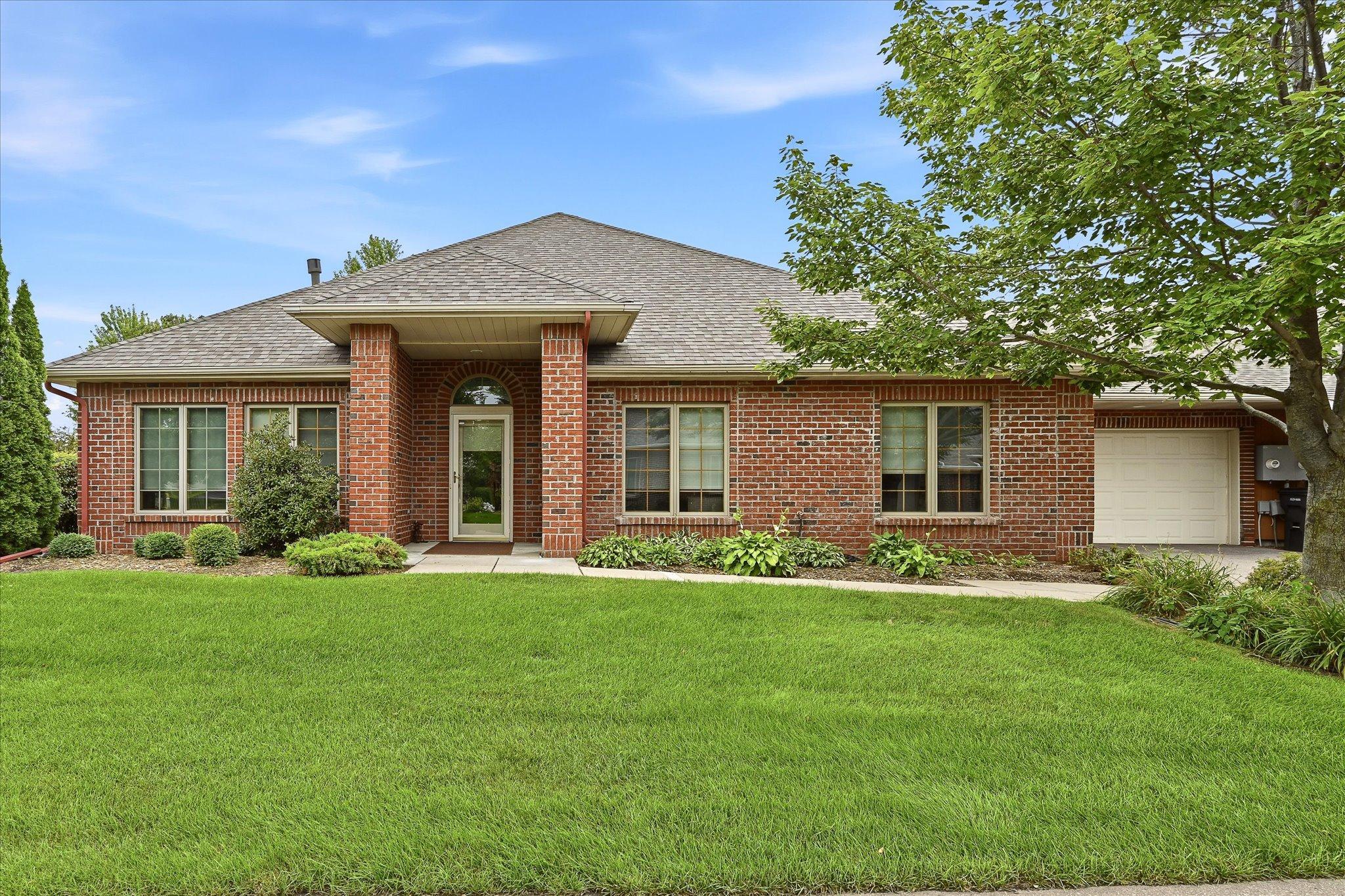 1st image of 247 W Canyon Dr, Hudson, WI 54016 | MLS# 7122346