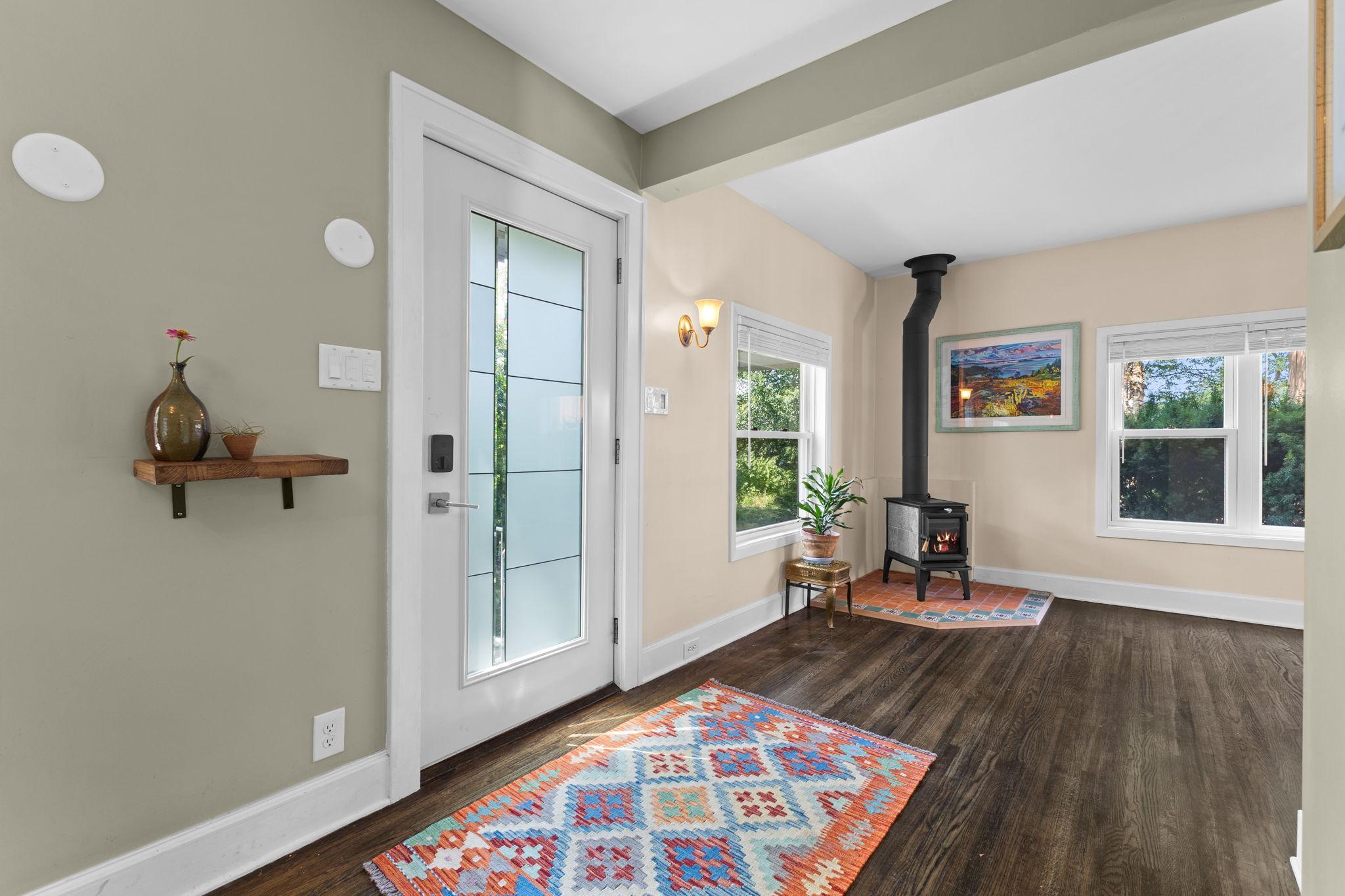 3rd image of 15 Sheridan Ave S, Minneapolis, MN 55405 | MLS# 7122361