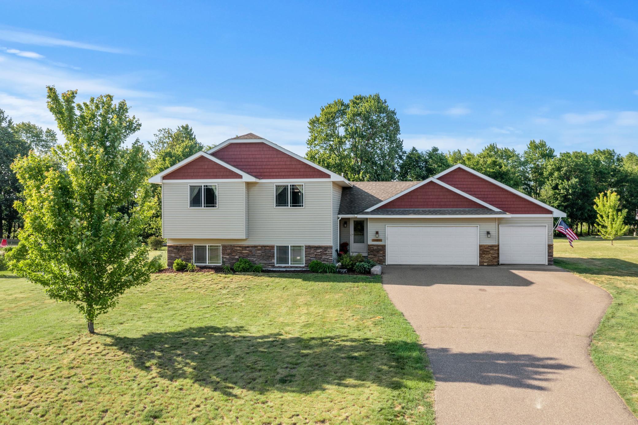 1st image of 9469 242nd Ln Ne, Stacy, MN 55079 | MLS# 7122465