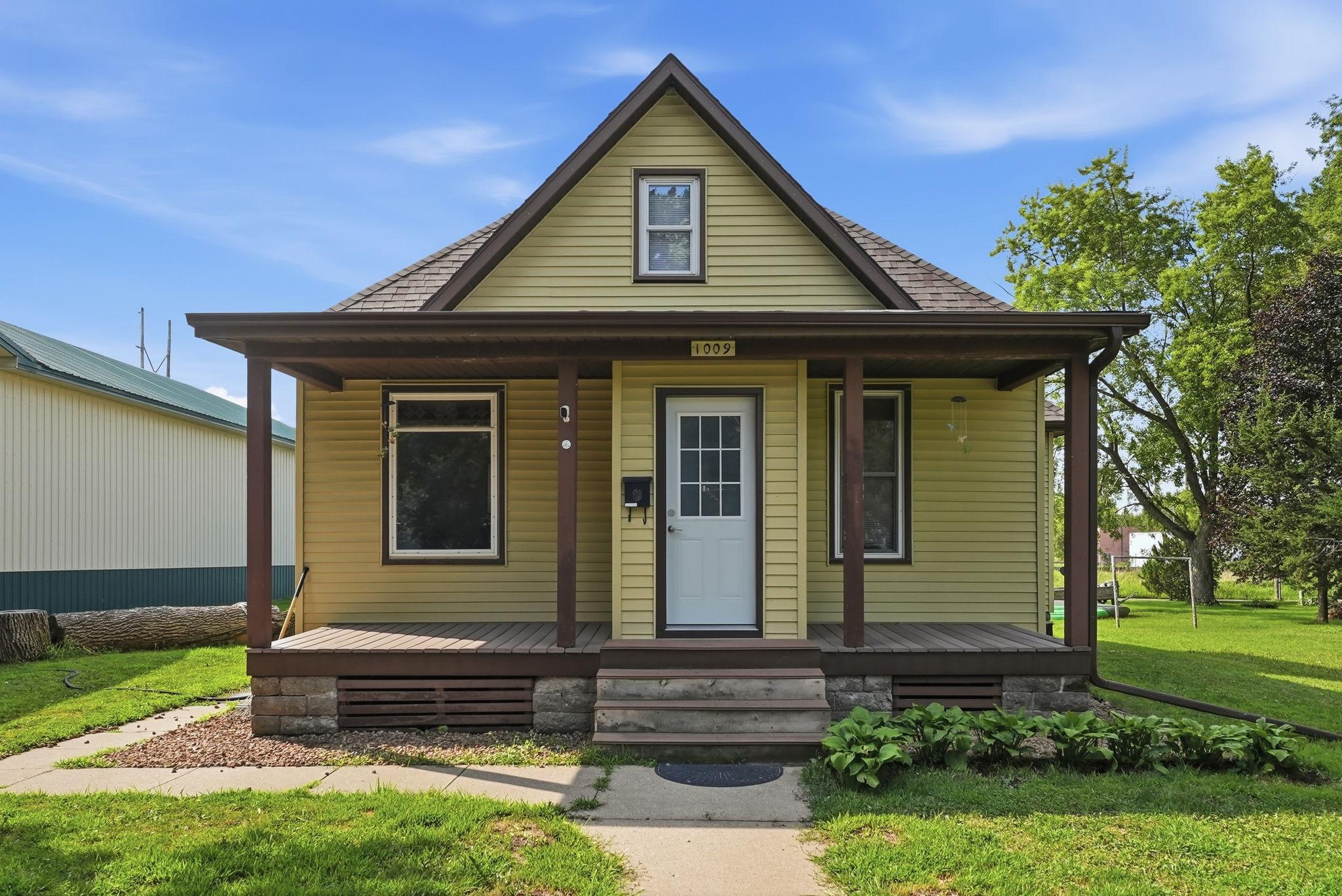 2nd image of 1009 Campbell Ave Nw, Willmar, MN 56201 | MLS# 7122625