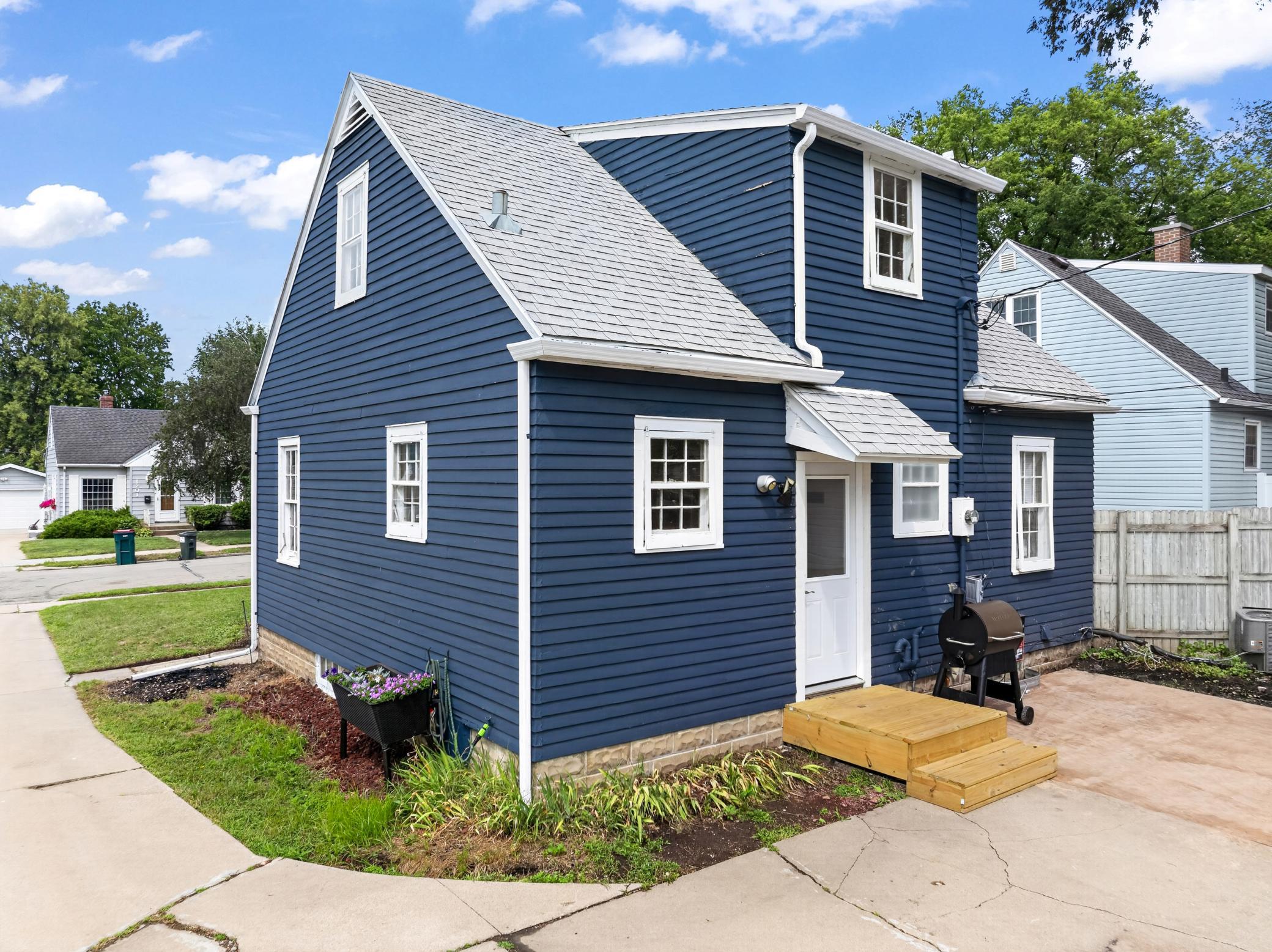 2nd image of 1202 12th Ave Ne, Rochester, MN 55906 | MLS# 7122669
