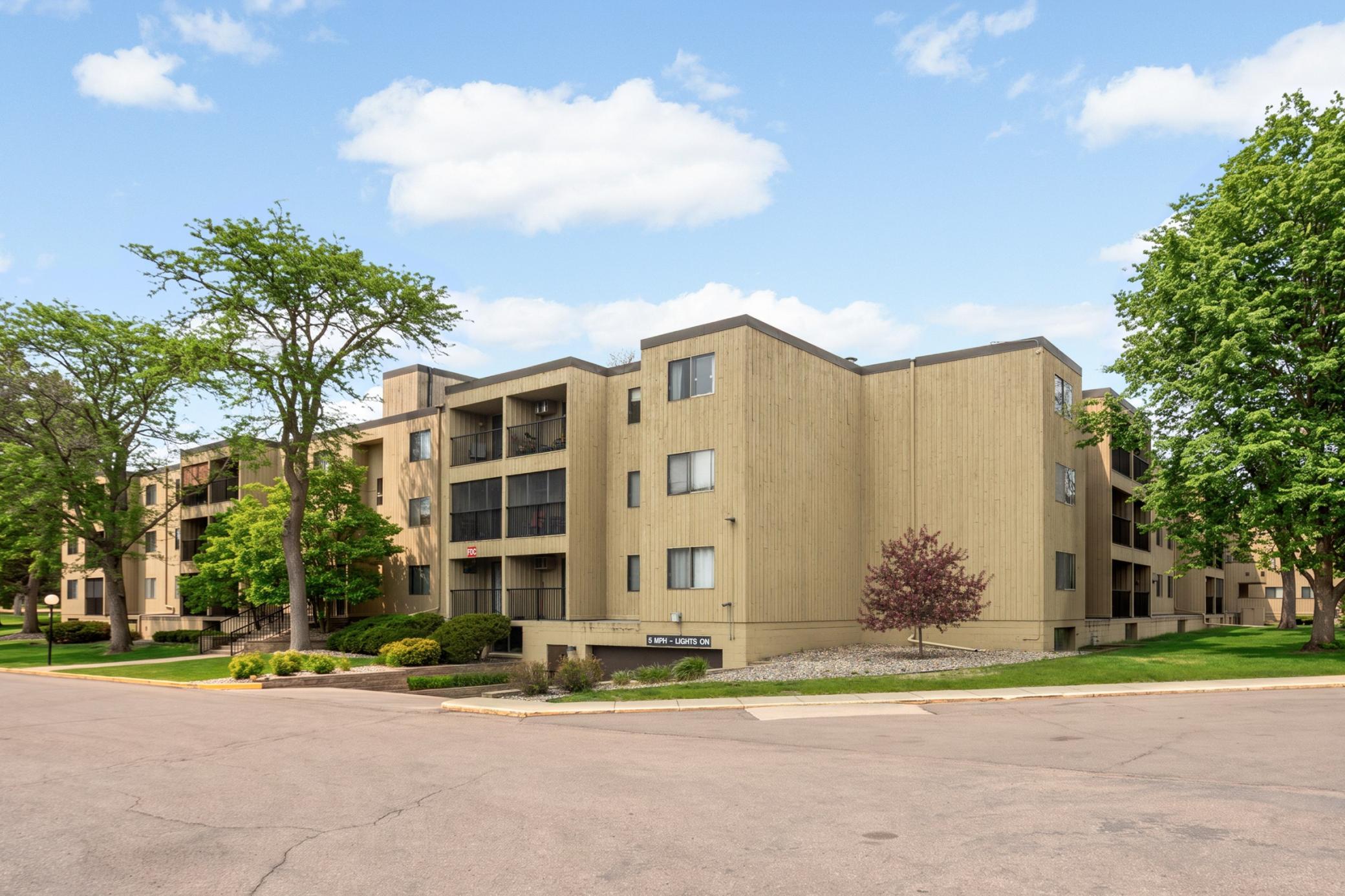 2nd image of 4101 Parklawn Ave #316, Minneapolis, MN 55435 | MLS# 7122705